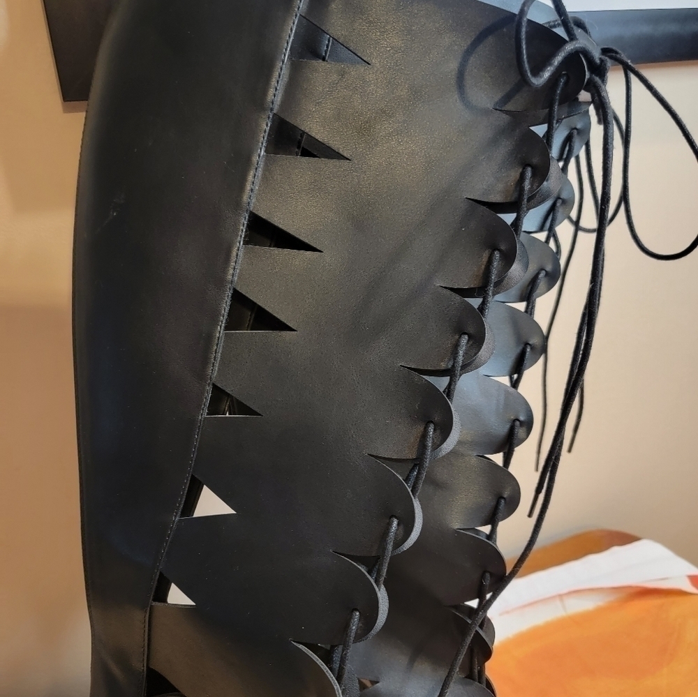 TORRID NWOT Black Scalloped Lace Knee High Boots Size 7.5W - Picture 3 of 10